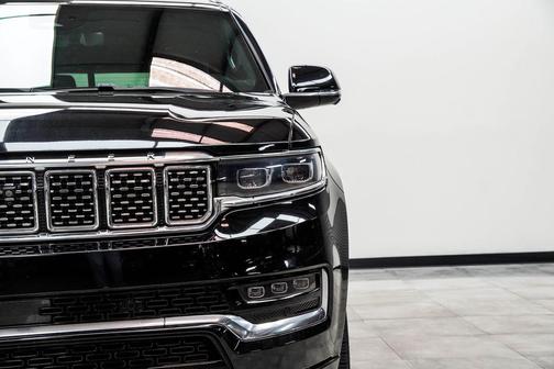 Diamond Black Crystal Pearlcoat 2023 Jeep Grand Wagoneer Obsidian 4x4