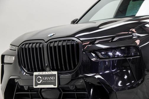 Black Sapphire Metallic 2023 BMW X7 xDrive40i