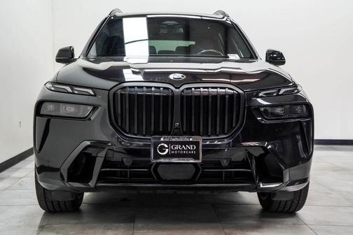Black Sapphire Metallic 2023 BMW X7 xDrive40i