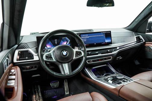 Black Sapphire Metallic 2023 BMW X7 xDrive40i