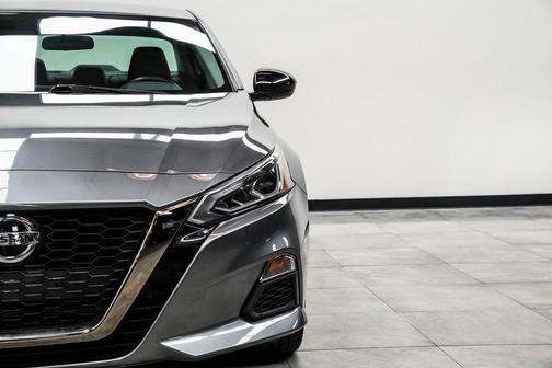 2022 Nissan Altima SR FWD