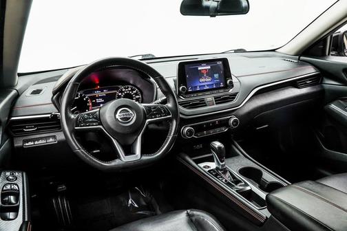 2022 Nissan Altima SR FWD