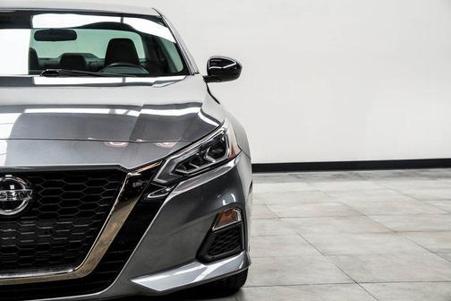 2022 Nissan Altima SR FWD