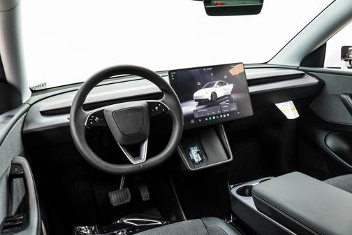 Pearl White Multi-Coat 2026 Tesla Model Y Rear-Wheel Drive
