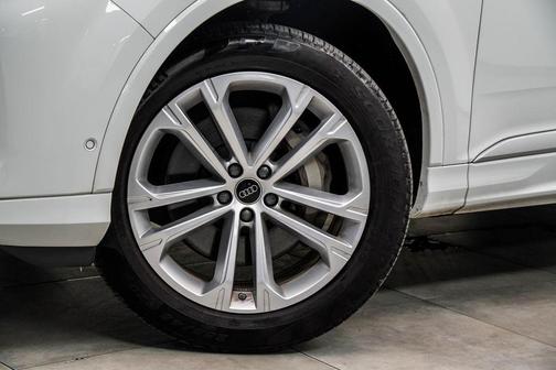 White 2025 Audi Q7 55 Premium Plus