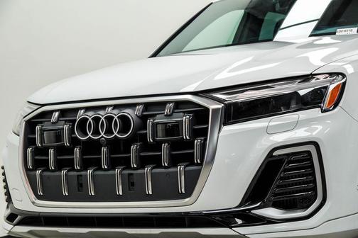 White 2025 Audi Q7 55 Premium Plus