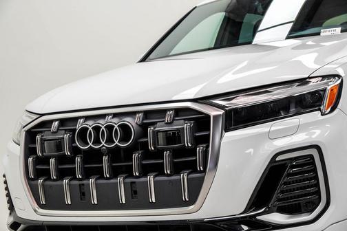 White 2025 Audi Q7 55 Premium Plus