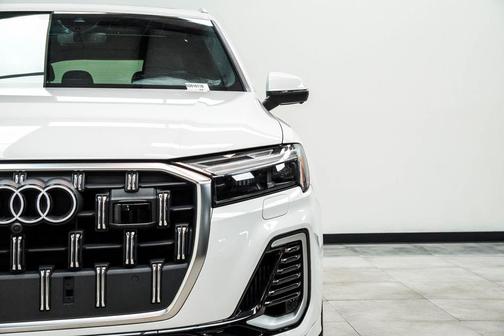 White 2025 Audi Q7 55 Premium Plus