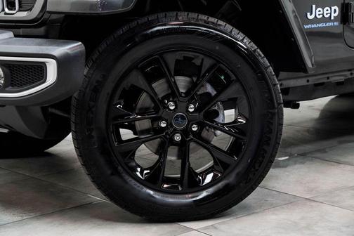 Granite Crystal Metallic Clearcoat 2024 Jeep Wrangler 4xe Sahara