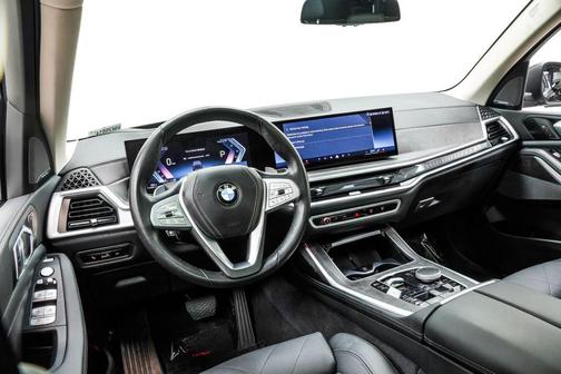 Black Sapphire Metallic 2025 BMW X7 xDrive40i