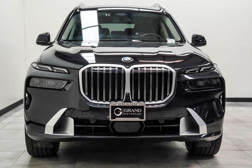 Black Sapphire Metallic 2025 BMW X7 xDrive40i