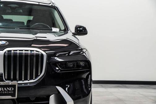 Black Sapphire Metallic 2025 BMW X7 xDrive40i