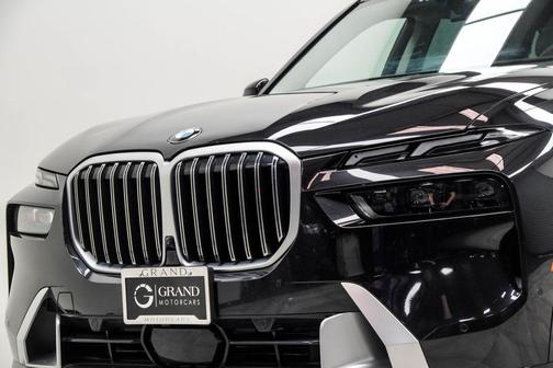 Black Sapphire Metallic 2025 BMW X7 xDrive40i