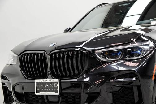 Black Sapphire Metallic 2022 BMW X5 M50i