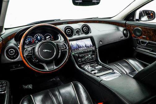 2019 Jaguar XJ R-Sport