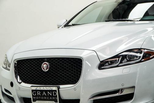 2019 Jaguar XJ R-Sport