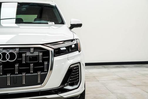 White 2025 Audi Q7 55 Premium Plus