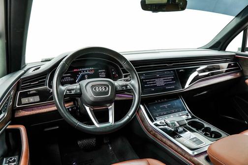 White 2025 Audi Q7 55 Premium Plus