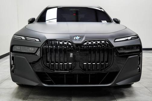Black Sapphire Metallic 2023 BMW i7 xDrive60