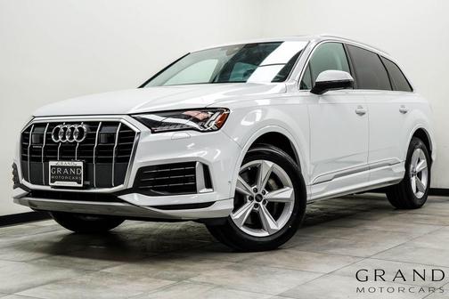 White 2024 Audi Q7 45 Premium Plus