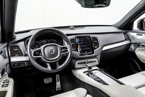 2021 Volvo XC90 T6 R-Design