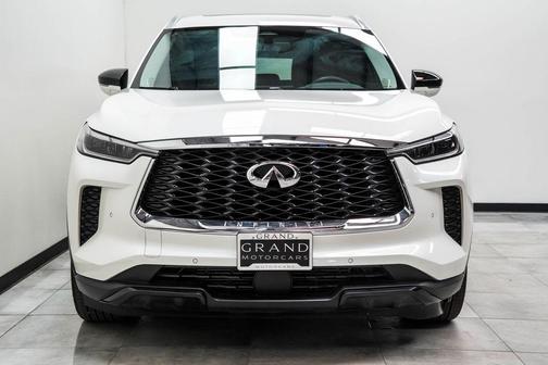 Majestic White 2025 INFINITI QX60 Luxe