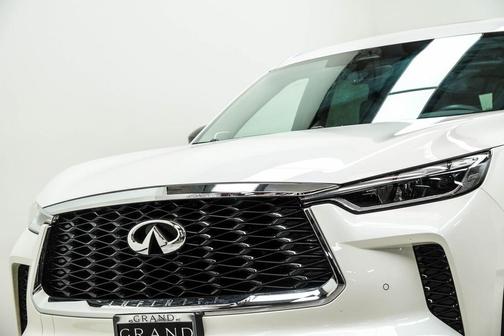 Majestic White 2025 INFINITI QX60 Luxe