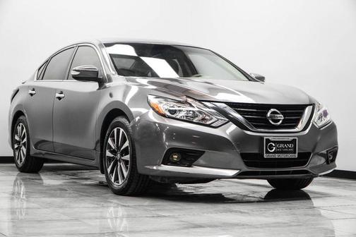 Photo 4 of 24 of 2016 Nissan Altima 2.5 SL