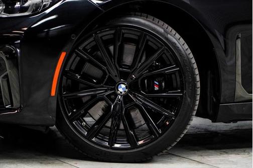 2022 BMW 740 i