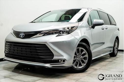 2024 Toyota Sienna XLE 8 Passenger