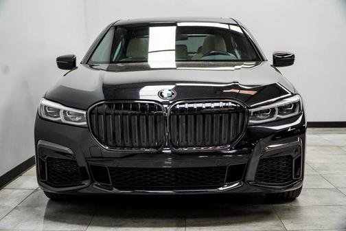 2022 BMW 740 i