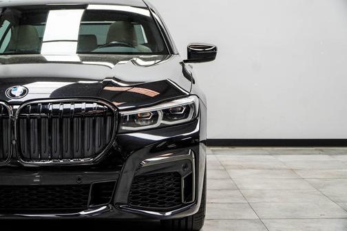 2022 BMW 740 i
