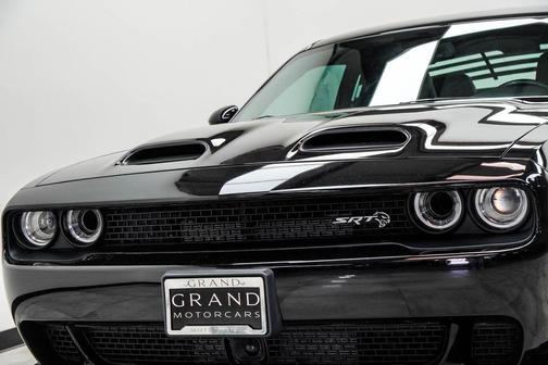 Pitch Black Clearcoat 2019 Dodge Challenger SRT Hellcat