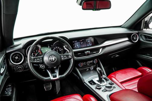 2023 Alfa Romeo Stelvio Veloce AWD