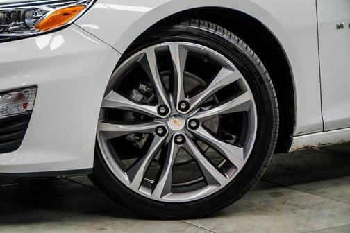 Summit White 2024 Chevrolet Malibu FWD 2LT
