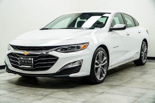 Summit White 2024 Chevrolet Malibu FWD 2LT