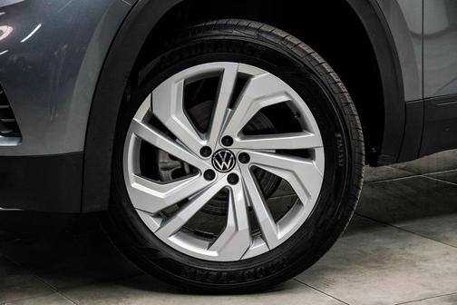 Platinum Gray Metallic 2023 Volkswagen Atlas 3.6L SE w/Technology