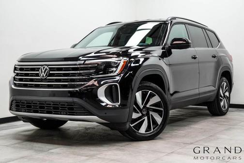 Deep Black Pearl 2024 Volkswagen Atlas 2.0T SE w/Technology