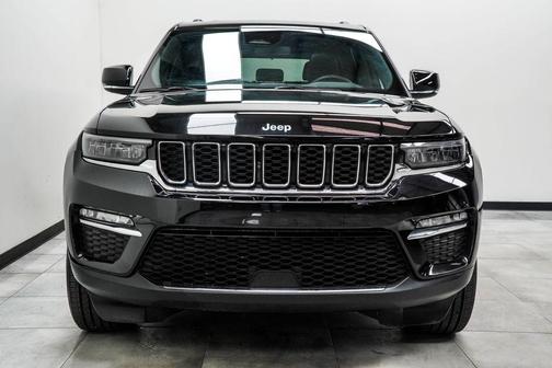 Diamond Black Crystal Pearlcoat 2024 Jeep Grand Cherokee 4xe Base