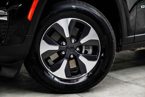 Diamond Black Crystal Pearlcoat 2024 Jeep Grand Cherokee 4xe Base