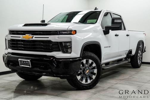 Summit White 2024 Chevrolet Silverado 2500 Custom