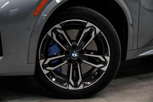Gray Metallic 2025 BMW X2 xDrive28i
