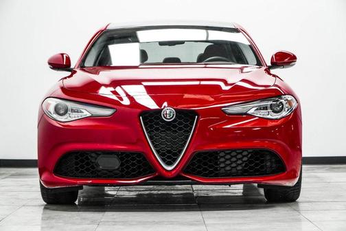 Photo 5 of 41 of 2017 Alfa Romeo Giulia Base