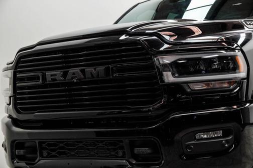 Diamond Black Crystal Pearlcoat 2019 RAM 3500 Laramie Mega Cab 4x4 6'4' Box