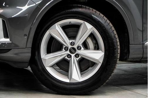 2024 Audi Q7 45 Premium Plus