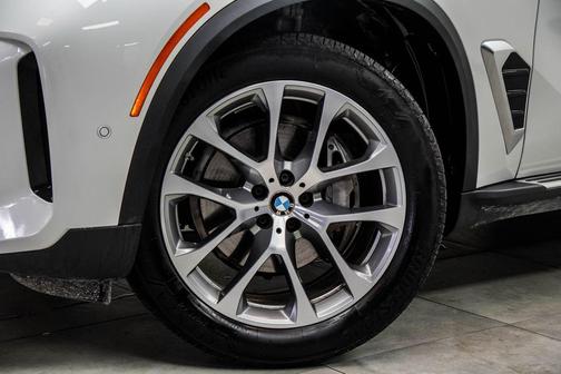 White Metallic 2026 BMW X5 xDrive40i