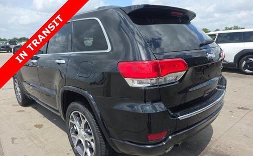 Diamond Black Crystal Pearlcoat 2019 Jeep Grand Cherokee Overland
