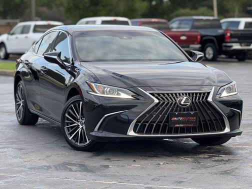 2025 Lexus ES 300h Base