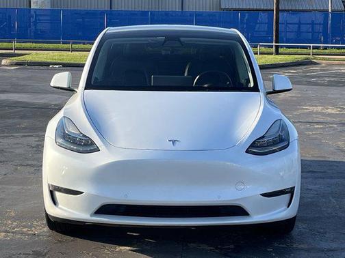 Pearl White Multi-Coat 2022 Tesla Model Y Long Range Dual Motor All-Wheel Drive