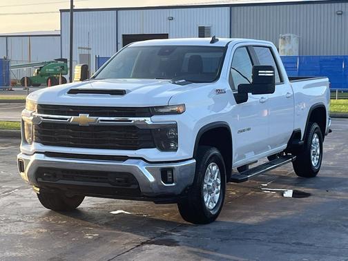 Summit White 2024 Chevrolet Silverado 2500 LT
